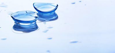 agua y lentes de contacto