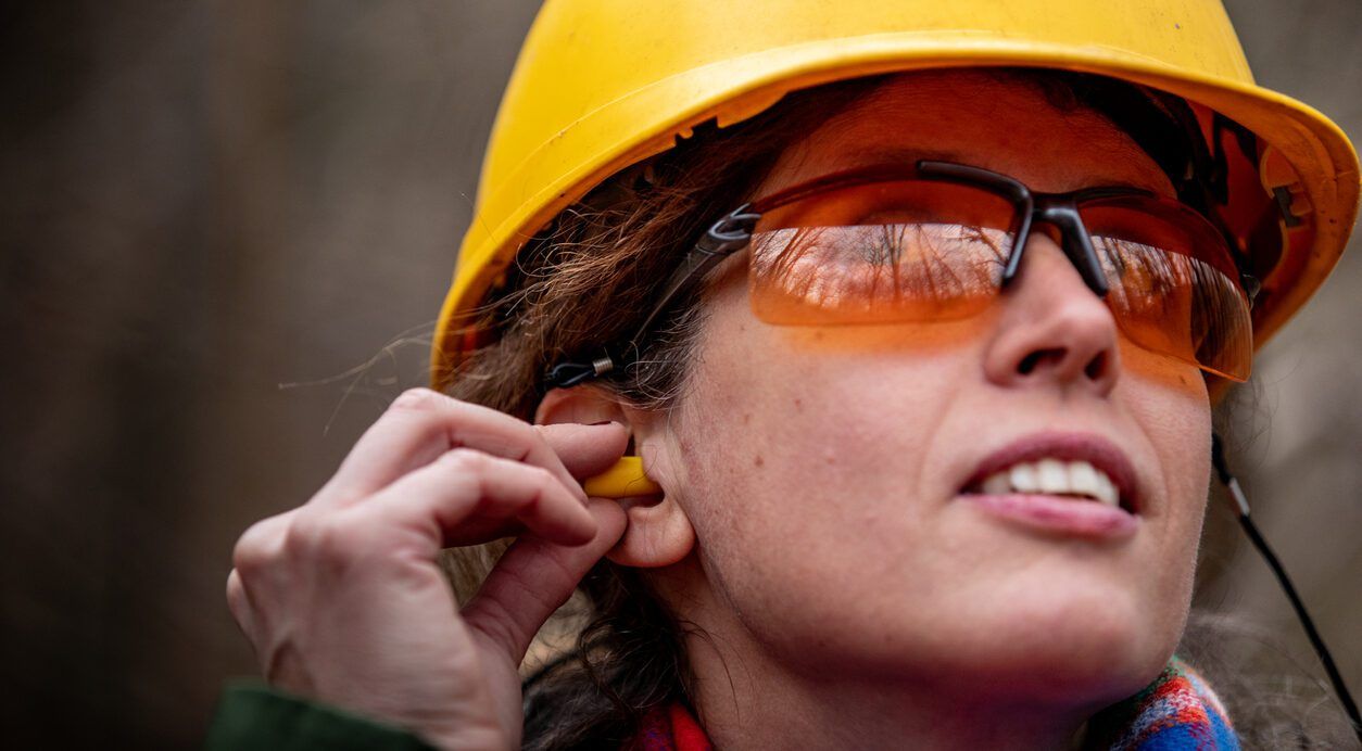 eguridad en el trabajo para tus oidos. Optica Baca, audicentro Baca
