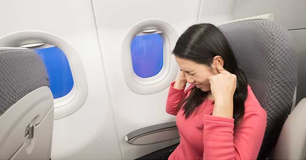 Dolor de oido al viajar con el avión. Óptica Baca Ronda