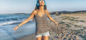 Evitar los riesgos del verano para la salud auditiva. Óptica Baca, Ronda.