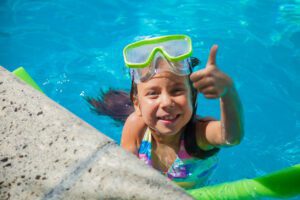 Protección auditiva en verano con tapones. Audiocentro Baca